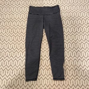 Black and white stripped leggings